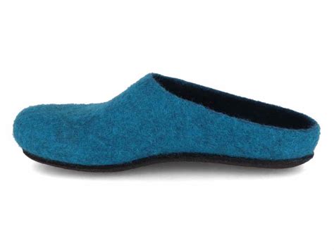 Magic felt slippers